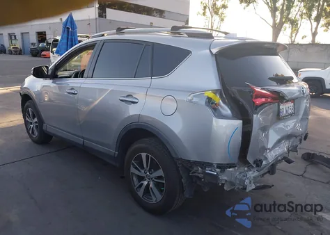 2017 Toyota Rav4 Xle z USA, uszkodzony, nr VIN 2T3WFREVXHW354052